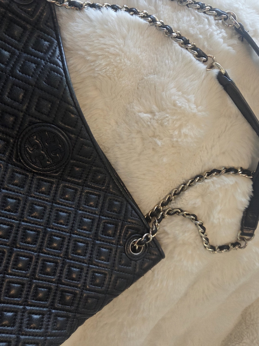 Tory Burch Black Quilted Leather Shoulder Bag with Logo Medallion - Picture 5 of 14